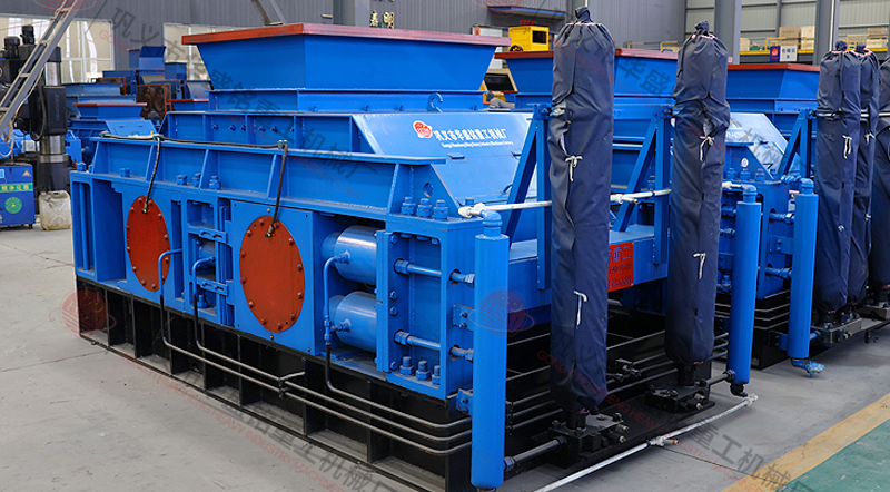 時產(chǎn)50噸液壓對輥制砂機(jī) 時產(chǎn)50噸液壓對輥制砂機(jī)