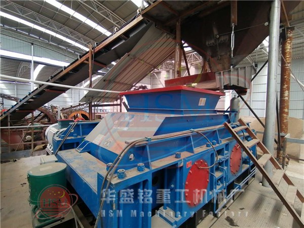 安徽桐城第十二臺1212對輥制砂機生產線調試正式投入生產