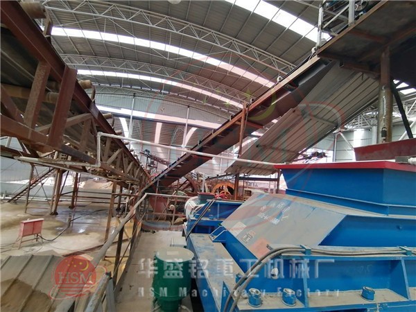 安徽桐城第十二臺1212對輥制砂機生產線調試正式投入生產